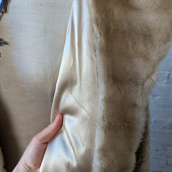 Vintage White Faux Fur Trench Coat Afghan Furry Mob Wife Boho Chic Carpet Jacket - Picture 7 of 10